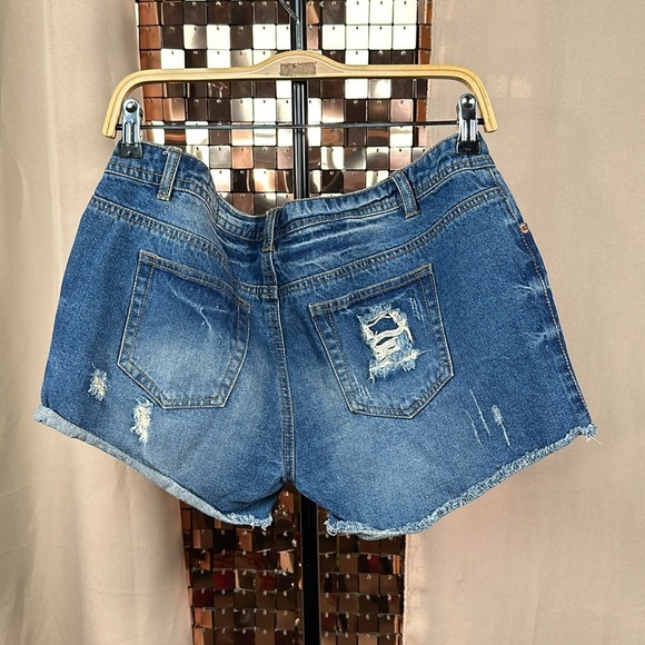 Vero Moda Medium Wash Blue Denim Jean Shorts w Raw Hem & Distressing Waist 18” - Picture 9 of 14